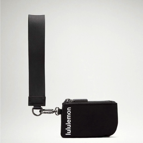 LULULEMON DUAL POUCH WRISTLET IN BLACK - Picture 2 of 10